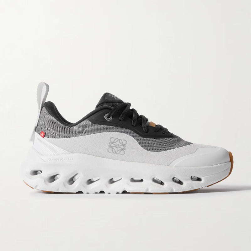 AeroVault™ – Monochrome CloudFlow Trainer