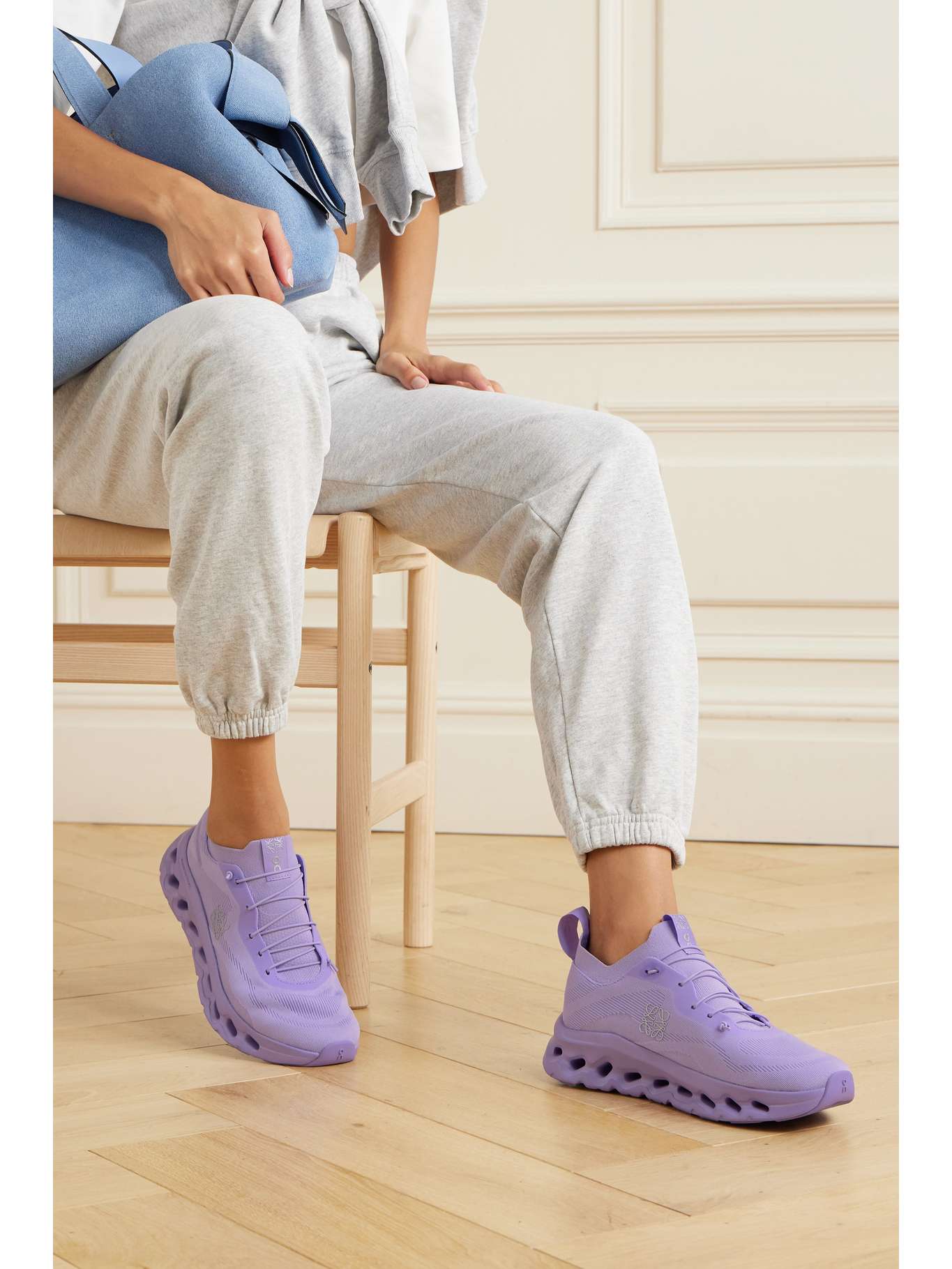 LumiStride® – Monochrome CloudWeave Trainer